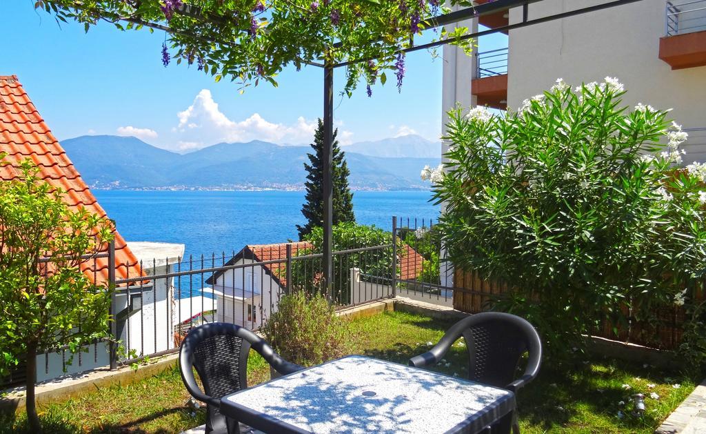 Blue Bay Apartments Krasići Eksteriør bilde